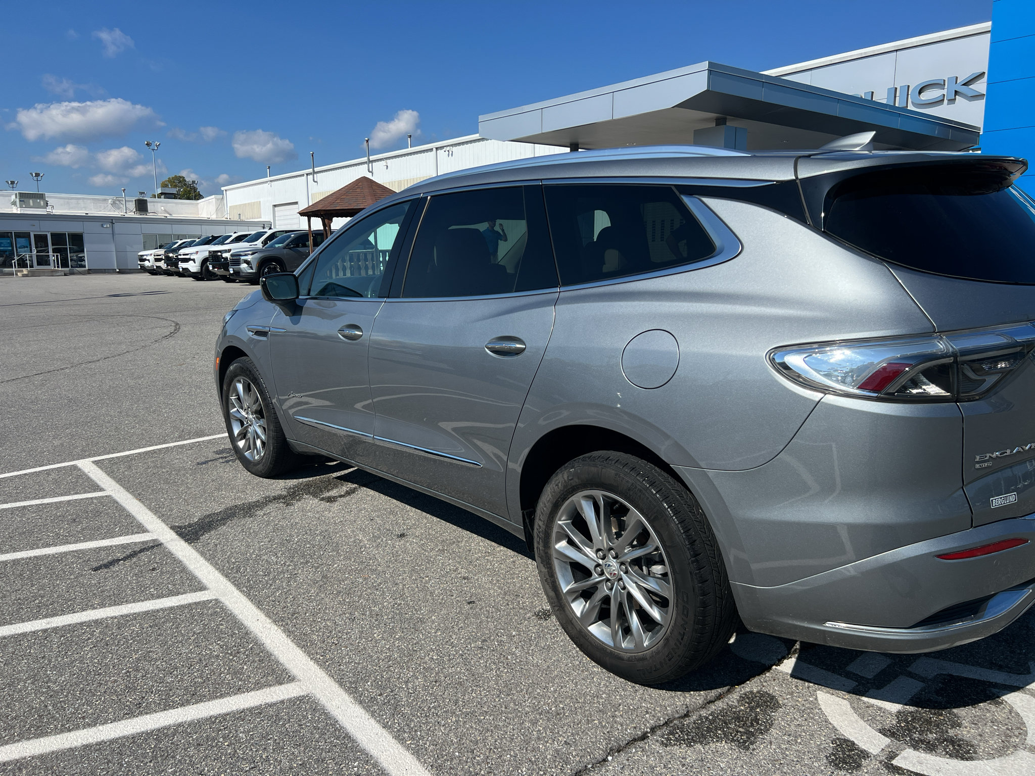 Used 2024 Buick Enclave Avenir w/ Avenir Technology Package AWD/4WD image 14
