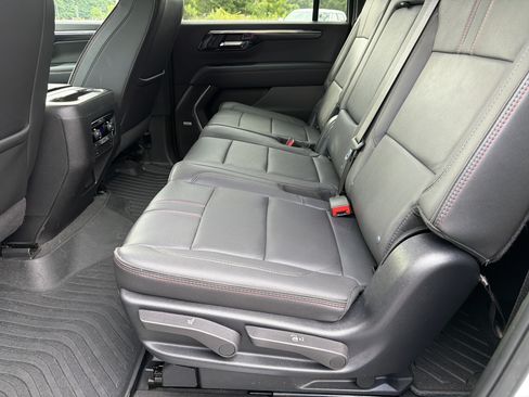 Used 2025 Chevrolet Suburban RST w/ Comfort Package AWD/4WD image 21