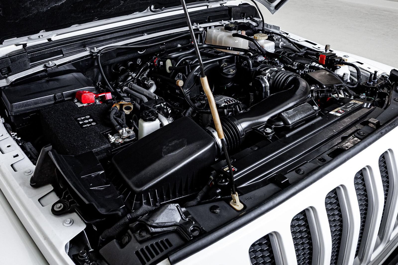 Used 2022 Jeep Wrangler Unlimited Sahara w/ Cold Weather Group AWD/4WD image 46