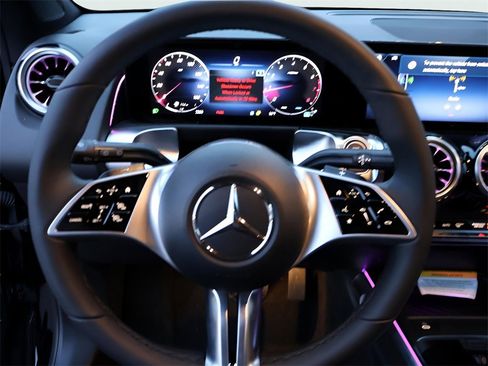 New 2025 Mercedes-Benz GLB 250 4MATIC image 30