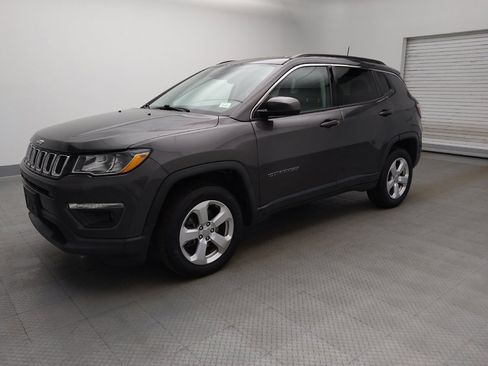 Used 2018 Jeep Compass Latitude w/ Popular Equipment Group AWD/4WD image 2