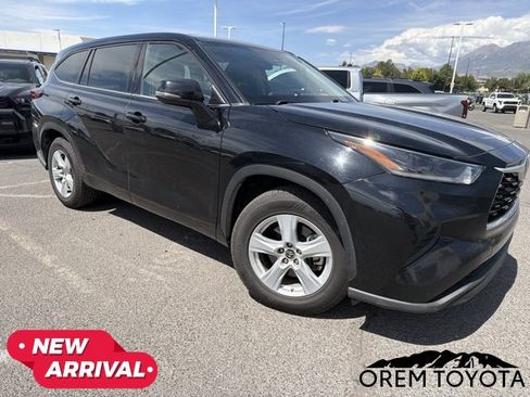 Used 2021 Toyota Highlander L FWD image 11