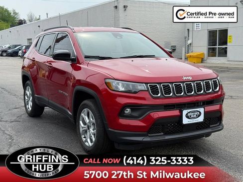 Used 2025 Jeep Compass Latitude AWD/4WD image 1