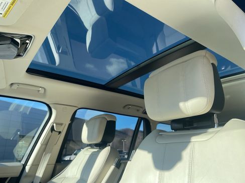 Used 2021 Land Rover Range Rover P525 Westminster Edition LWB image 12