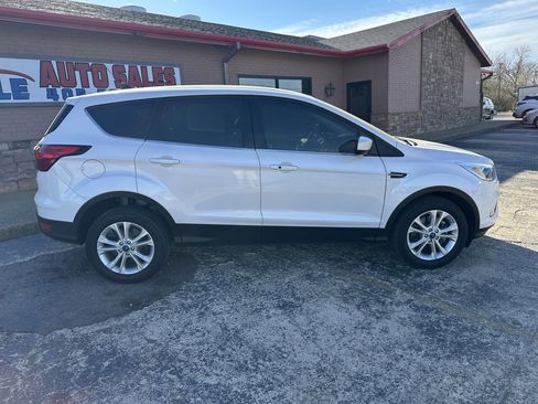 Used 2019 Ford Escape SE image 10