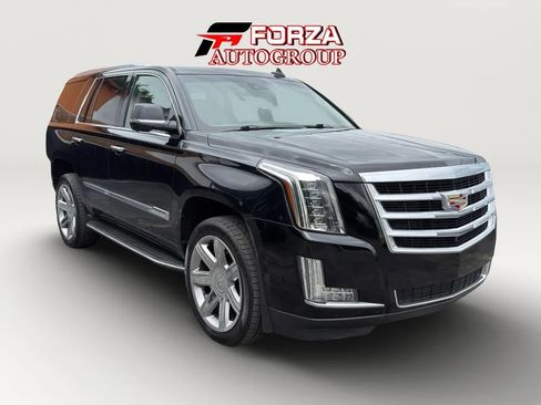 Used 2018 Cadillac Escalade Luxury RWD image 2