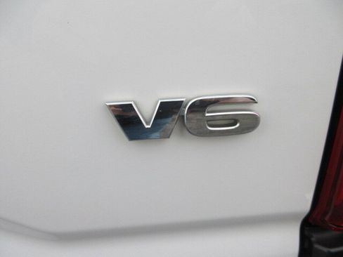 Used 2017 Toyota Tacoma SR5 image 11