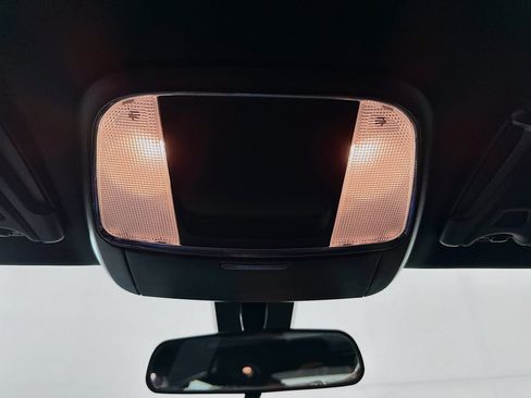 Used 2019 Dodge Charger SXT w/ Blacktop Package image 18