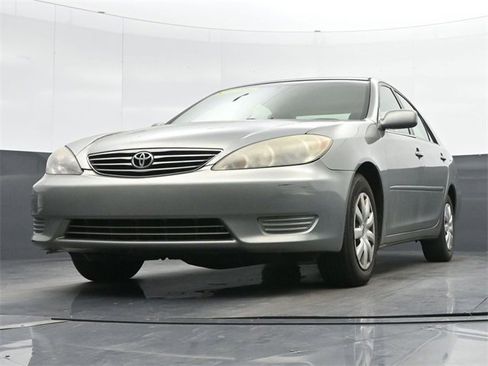Used 2005 Toyota Camry LE image 9