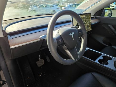Used 2021 Tesla Model Y Long Range image 10