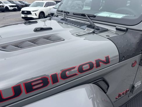Used 2023 Jeep Gladiator Rubicon w/ Cold Weather Group AWD/4WD image 21