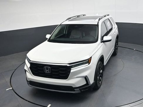 Used 2025 Honda Pilot Touring image 21