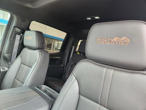 Used 2025 Chevrolet Silverado 1500 High Country w/ Midnight Edition AWD/4WD image 15