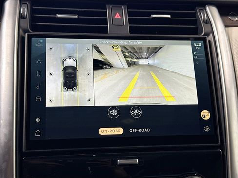 Used 2025 Land Rover Discovery Dynamic SE image 33