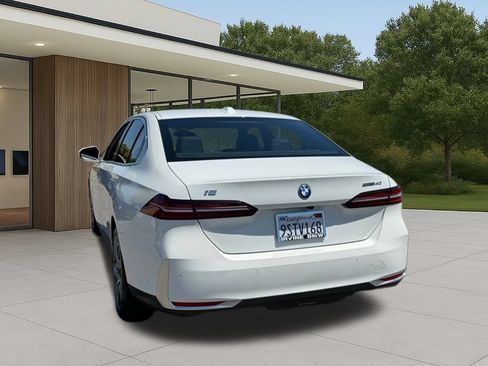 Used 2025 BMW i5 eDrive40i w/ Premium Package RWD image 11