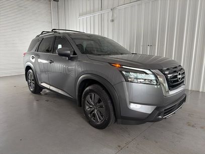 Used 2024 Nissan Pathfinder SV