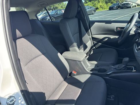 Used 2025 Toyota Corolla LE image 32