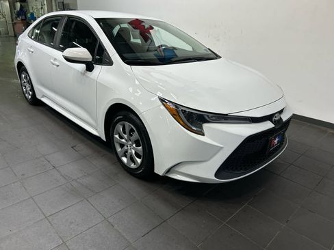 Used 2022 Toyota Corolla LE FWD image 2