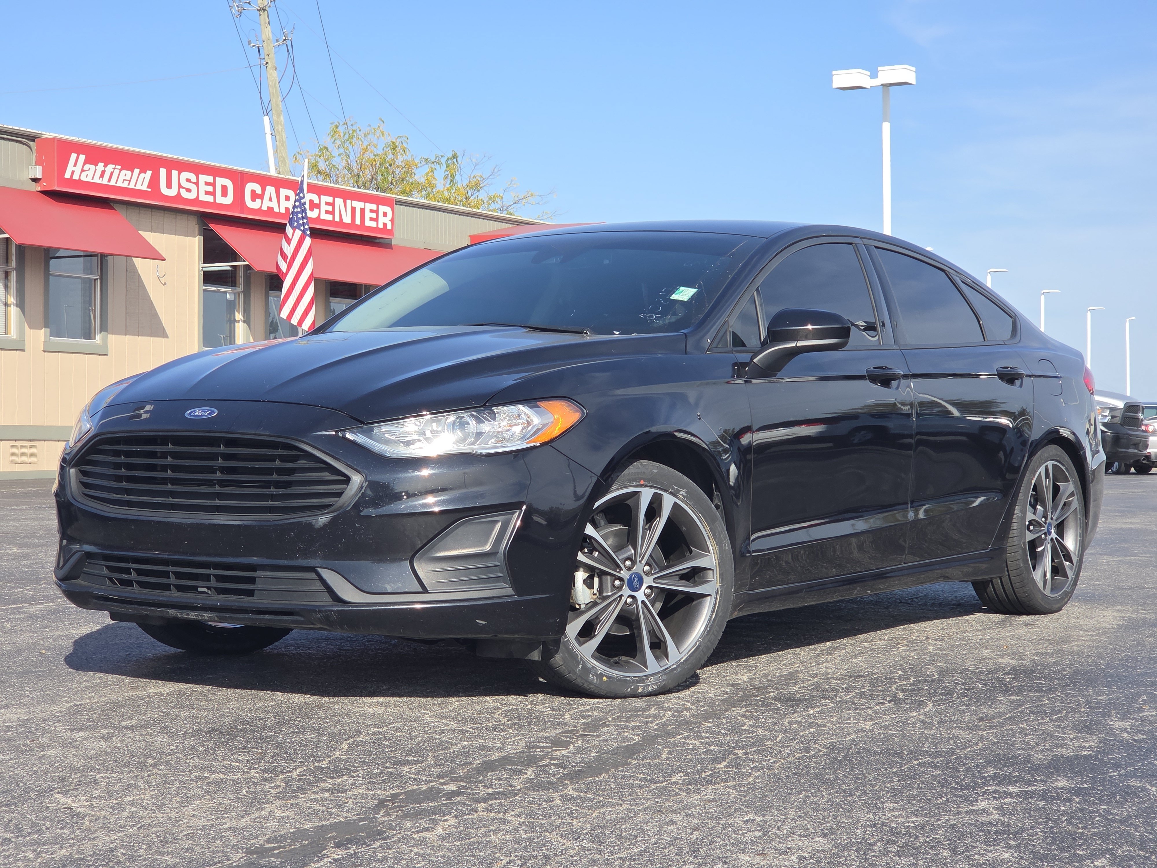 Used 2020 Ford Fusion SE FWD image 3