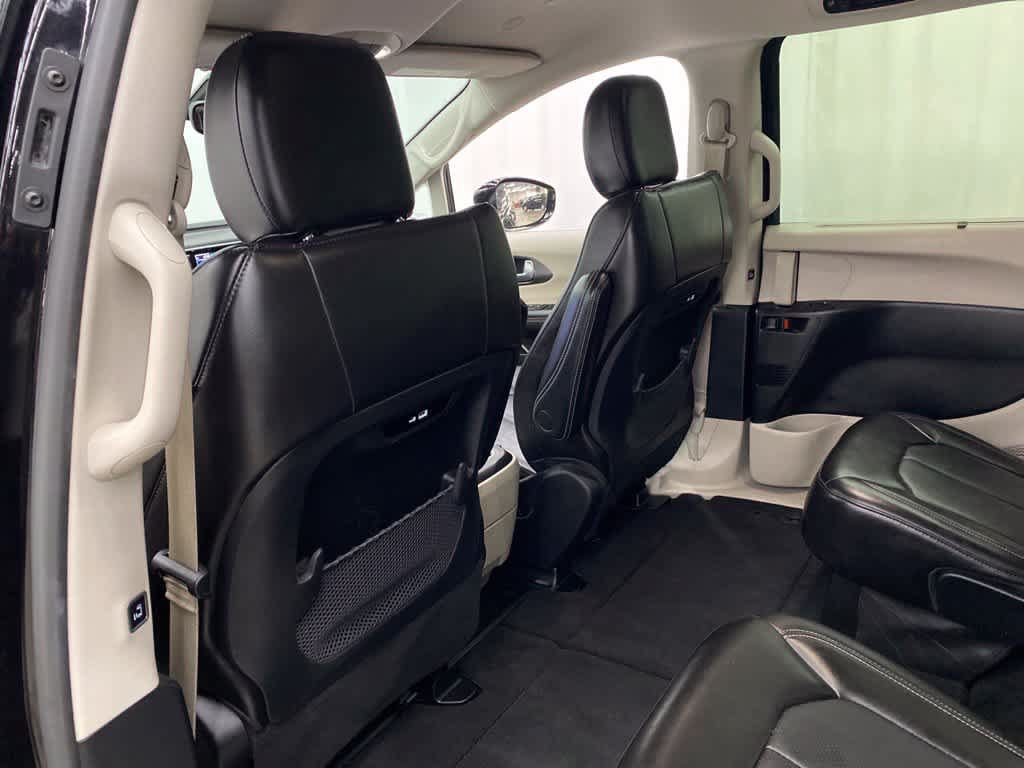 Used 2024 Chrysler Pacifica Touring-L FWD image 15