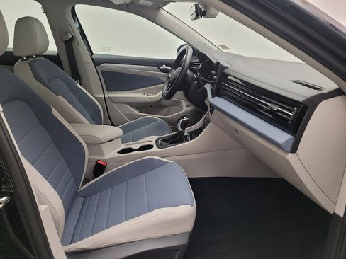 Used 2025 Volkswagen Jetta SE w/ Sunroof Package FWD image 21