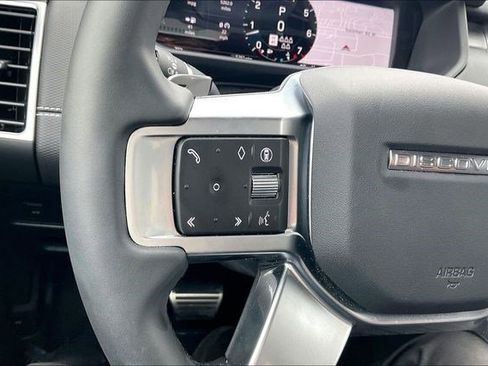 Used 2025 Land Rover Discovery Dynamic SE image 21