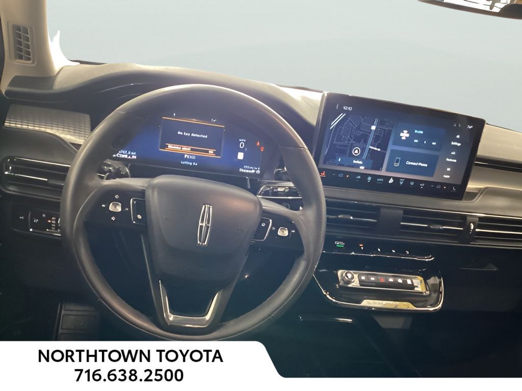 Used 2023 Lincoln Corsair AWD image 5