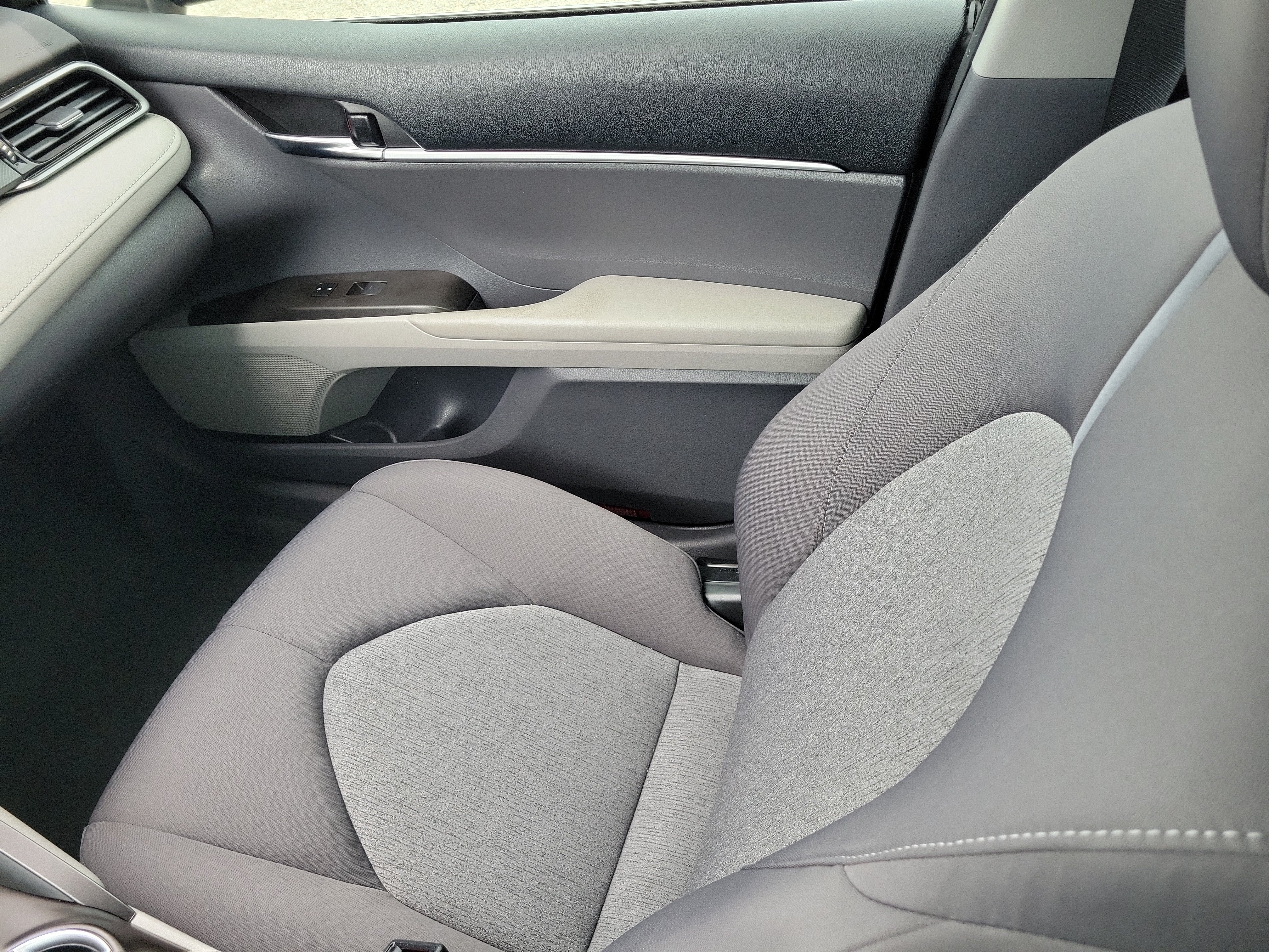 Used 2023 Toyota Camry LE FWD image 18