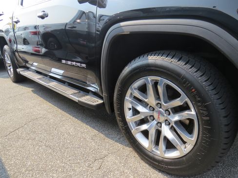 Used 2022 GMC Sierra 1500 SLT w/ SLT Premium Plus Package AWD/4WD image 13