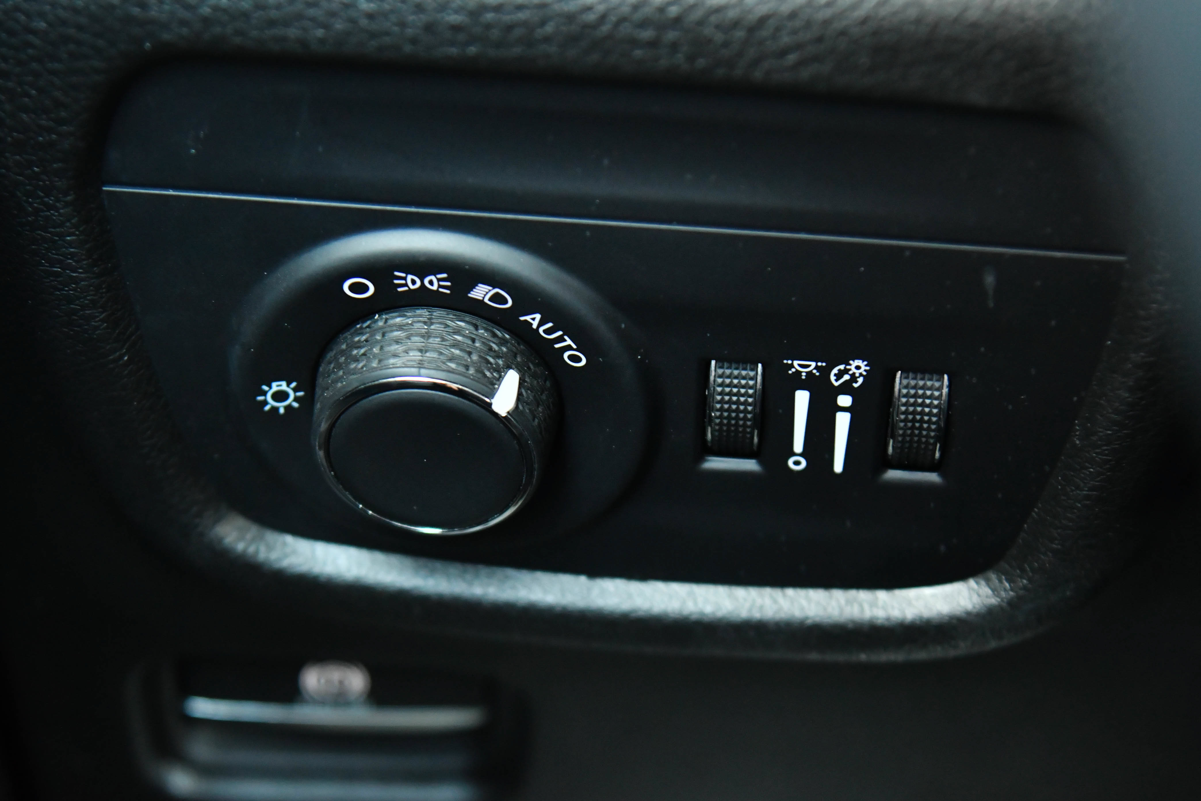 Used 2025 Jeep Grand Cherokee Altitude AWD/4WD image 35