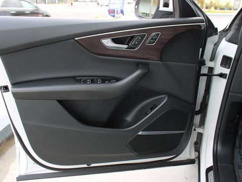 Used 2019 Audi Q8 Premium Plus w/ Premium Plus AWD/4WD image 44