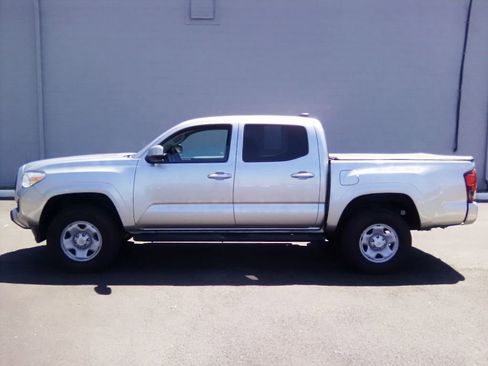 Used 2023 Toyota Tacoma SR AWD/4WD image 7