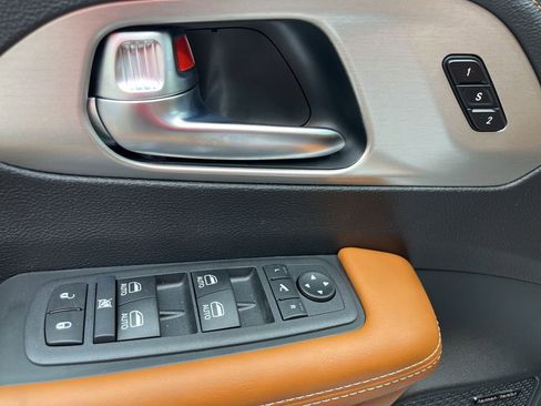 New 2026 Chrysler Pacifica Pinnacle image 11