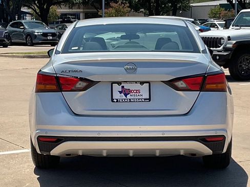 Used 2024 Nissan Altima 2.5 S FWD image 5