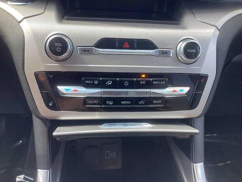 Used 2022 Ford Explorer XLT w/ Equipment Group 202A AWD/4WD image 26
