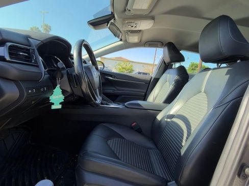 Used 2019 Toyota Camry SE FWD image 6
