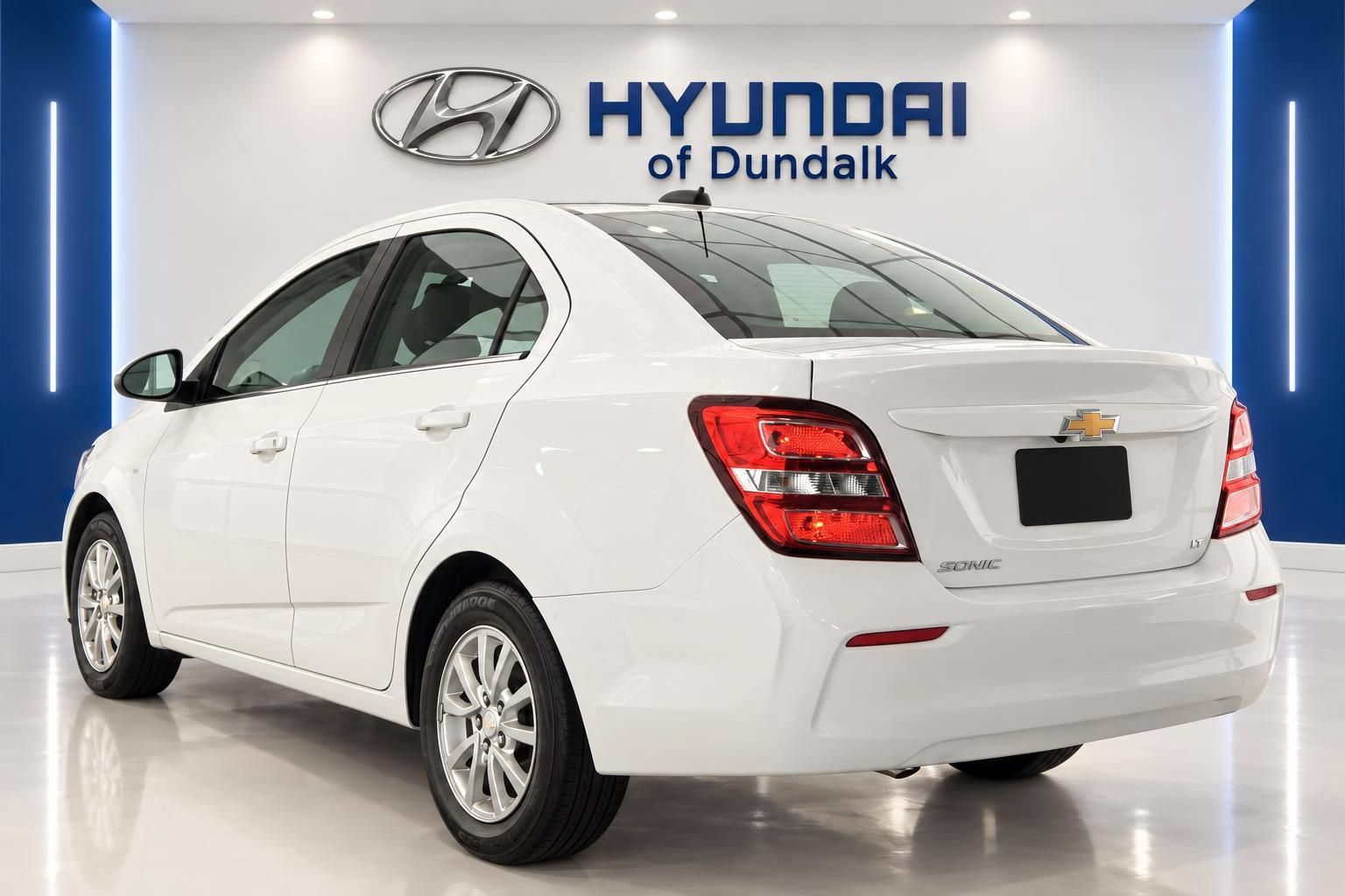 Used 2019 Chevrolet Sonic LT FWD image 2