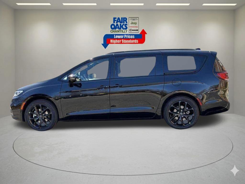 New 2026 Chrysler Pacifica Select w/ S Appearance Package FWD image 10