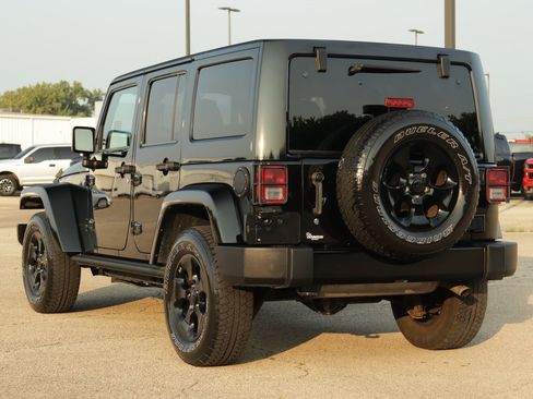 Used 2015 Jeep Wrangler Unlimited Sahara image 5