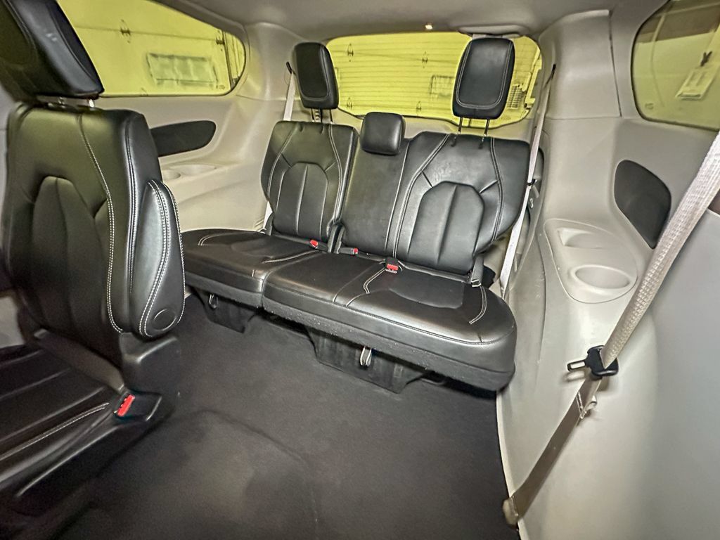 Used 2024 Chrysler Pacifica Touring-L FWD image 29