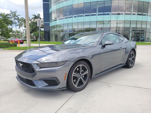 Used 2025 Ford Mustang Premium RWD image 5