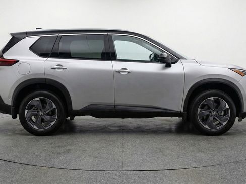 Used 2025 Nissan Rogue SV FWD image 11