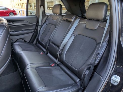 Used 2024 Jeep Grand Cherokee Altitude image 24