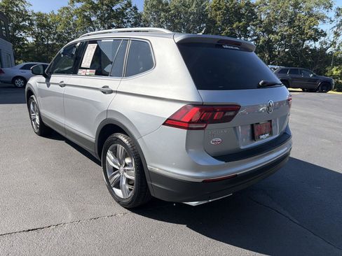 Used 2021 Volkswagen Tiguan SEL w/ 3rd Row Seat Package AWD/4WD image 3