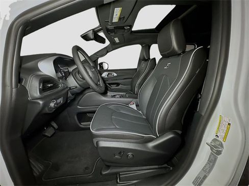 New 2026 Chrysler Pacifica Limited w/ S Appearance Package image 17