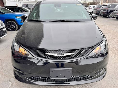 New 2026 Chrysler Voyager LX image 7