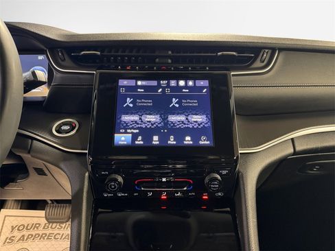 Used 2023 Jeep Grand Cherokee L Laredo image 22