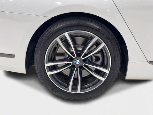 Used 2020 BMW 750i xDrive w/ Autobahn Package image 47