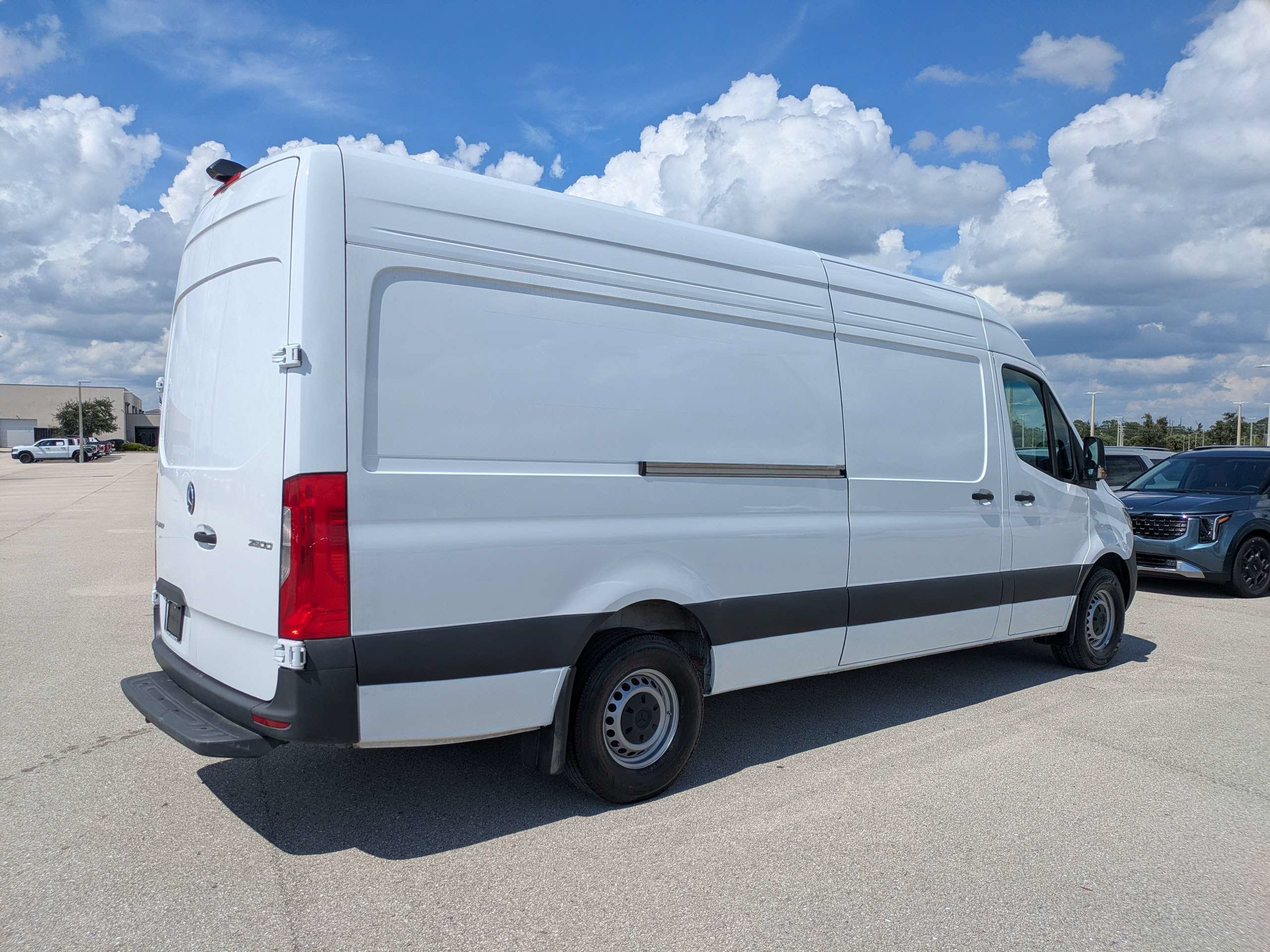 Used 2025 Mercedes-Benz Sprinter 2500 image 3