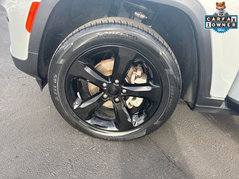 Certified 2023 Jeep Grand Cherokee Limited w/ Black Appearance Package image 28